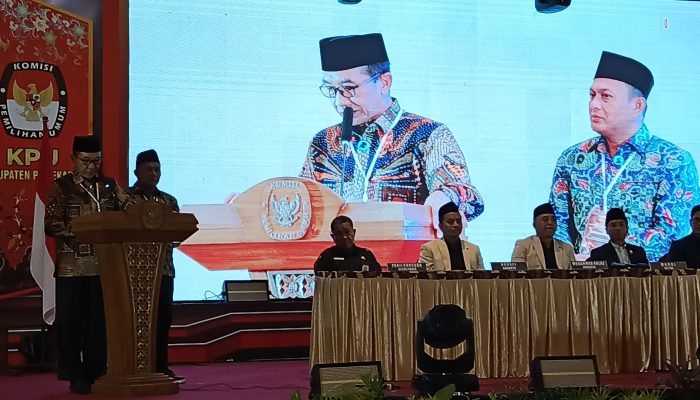 Paslon Kharisma Resmi Ditetapkan Sebagai Bupati dan Wakil Bupati Pamekasan, Ini Pesan KH Kholilurrahman
