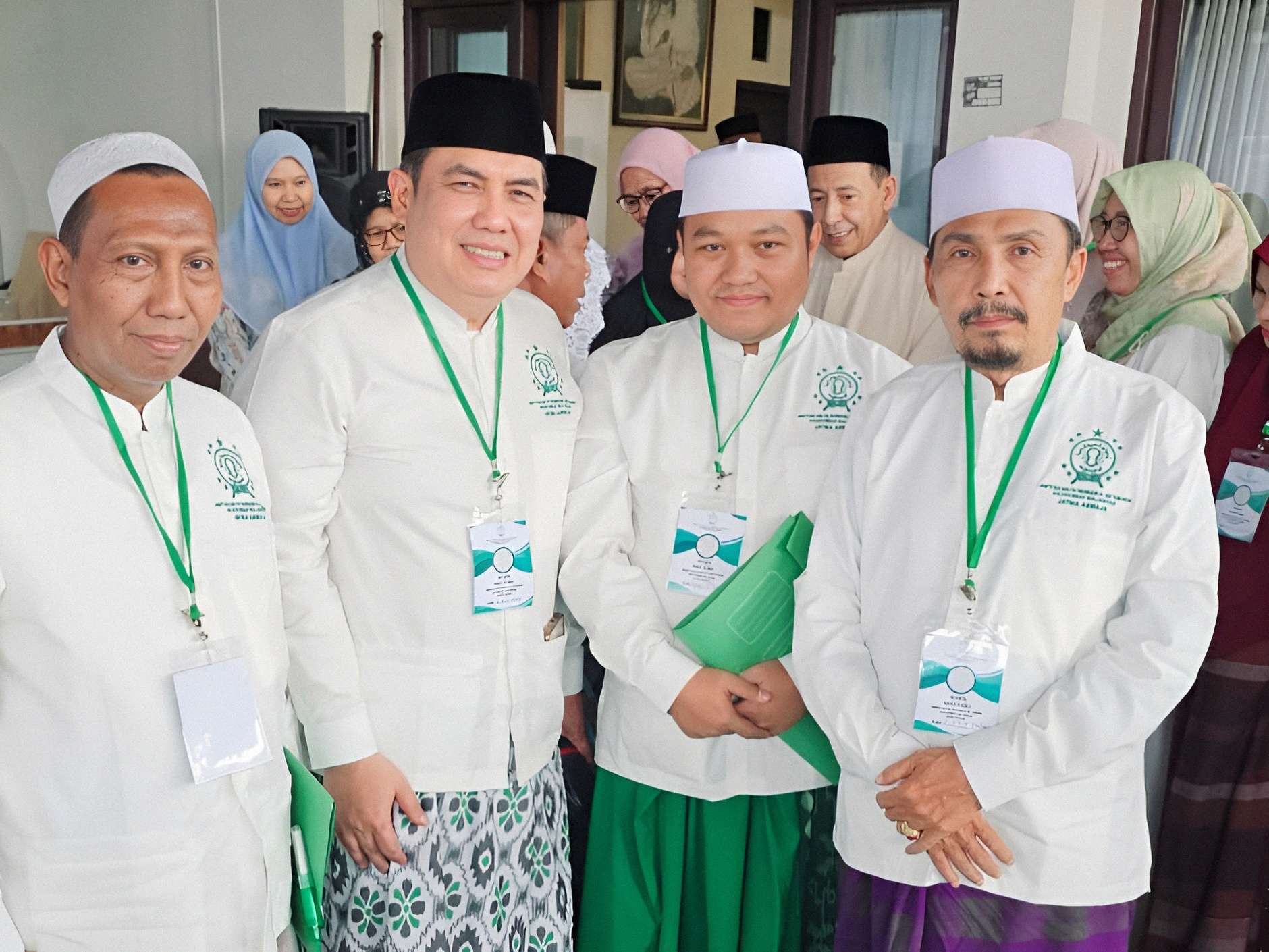 Dari kiri Habib Muhammad Bil Faqih, Helmy Faishal Zaini, KH. Ahmad Yani Illiyin dan KH. Faishol Izzuddin saat menghadiri Rapat Pleno 1 Pengurus Besar Jatma Aswaja di Pekalongan, Jawa Timur.