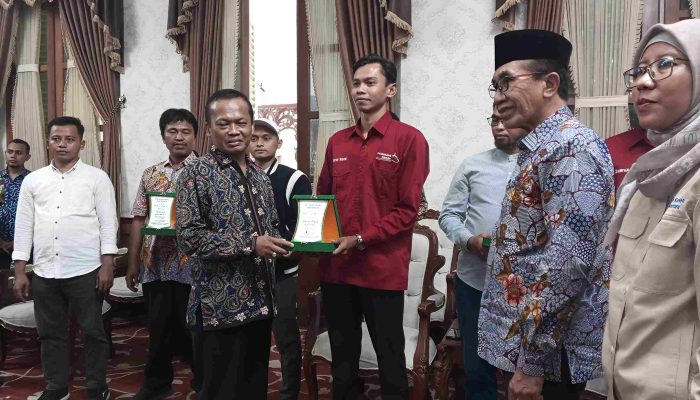 Atasi Limbah Kotoran Ternak, Pemkab Pamekasan Serahkan Bantuan Unit Instalasi Biogas Sistema
