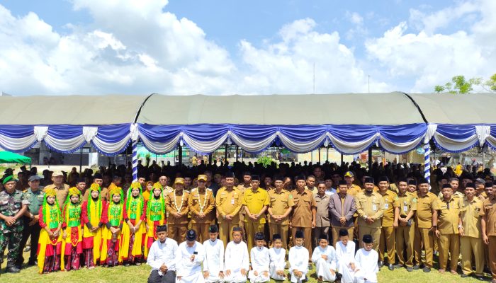 Hadiri Puncak Halalbihalal Bersama Guru, Bupati KH Kholilurrahman Serukan Sinergi Menuju Indonesia Emas 2045