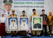 Bupati dan Wabup Pamekasan Dihadiahi Lukisan Wajahnya Karya Siswa SDN