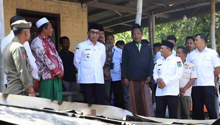 Rumah Kiai Abusiri di Pamekasan Ludes Terbakar, Bupati dan Wakil Bupati Tinjau Lokasi