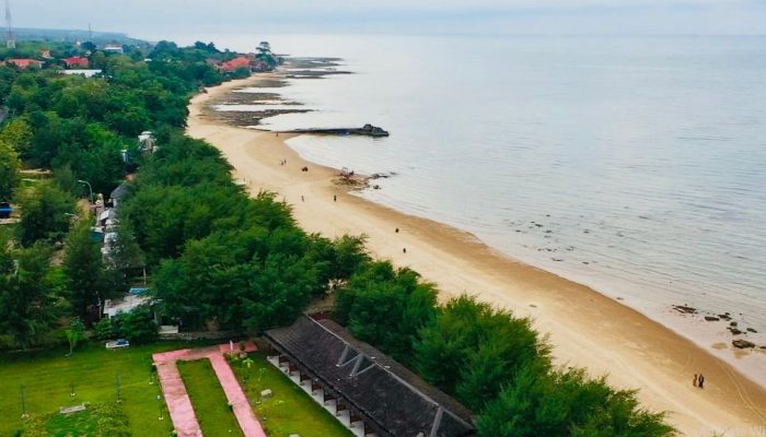 Pantai Lon Malang Sampang: Wisata Alam Tersembunyi yang Wajib Dikunjungi di Madura