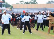 Meriah! Ribuan Warga Probolinggo Ikut Senam Massal Bareng Wali Kota di HKG PKK ke-53