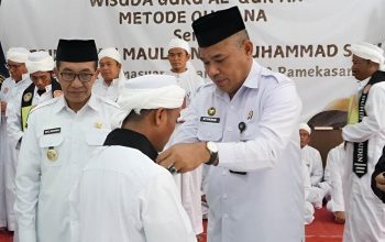 Bupati Pamekasan KH Kholilurrahman dan Kepala Lapas Syukron Hamdani hadiri wisuda guru mengaji napi Lapas Pamekasan.