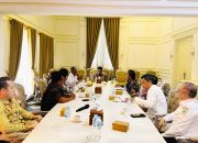 Bupati Pamekasan memimpin rapat bersama Tim KAMURA membahas survei Kawasan Ekonomi Khusus Tembakau di ruang pertemuan Pendopo Pamekasan.