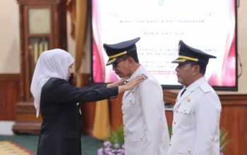 Kholilurrahman dan Sukriyanto dilantik Khofifah Indar Parawansa sebagai Bupati dan Wakil Bupati Pamekasan 2025–2030 di Grahadi.
