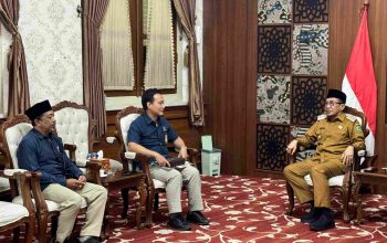 Pertemuan Kepala BPS Pamekasan dan staf dengan Bupati Pamekasan di pendopo, membahas rencana sensus ekonomi tahun 2026.