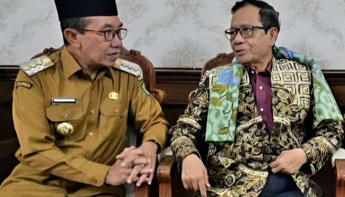 Bupati KH Kholilurrahman Sambut Mahfud MD di Pamekasan, Orasi Kebangsaan Tegaskan Hukum Harus Adil