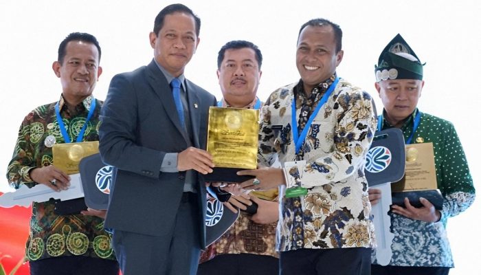 Pemkab Pamekasan Raih Sertifikat Tertinggi Pengelolaan Sampah 2025 dari Kementerian Lingkungan Hidup