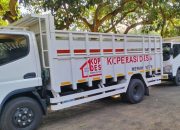 Truk operasional Koperasi Desa Merah Putih terparkir di bawah pepohonan di Pamekasan.