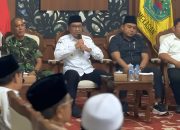 Bupati Pamekasan Kholilurrahman menyampaikan arahan dalam rapat bersama Forkopimda, Bea Cukai, dan pengusaha tembakau terkait pembahasan cukai SKM Golongan III di Pringgitan Dalam Pendopo Ronggosukowati.