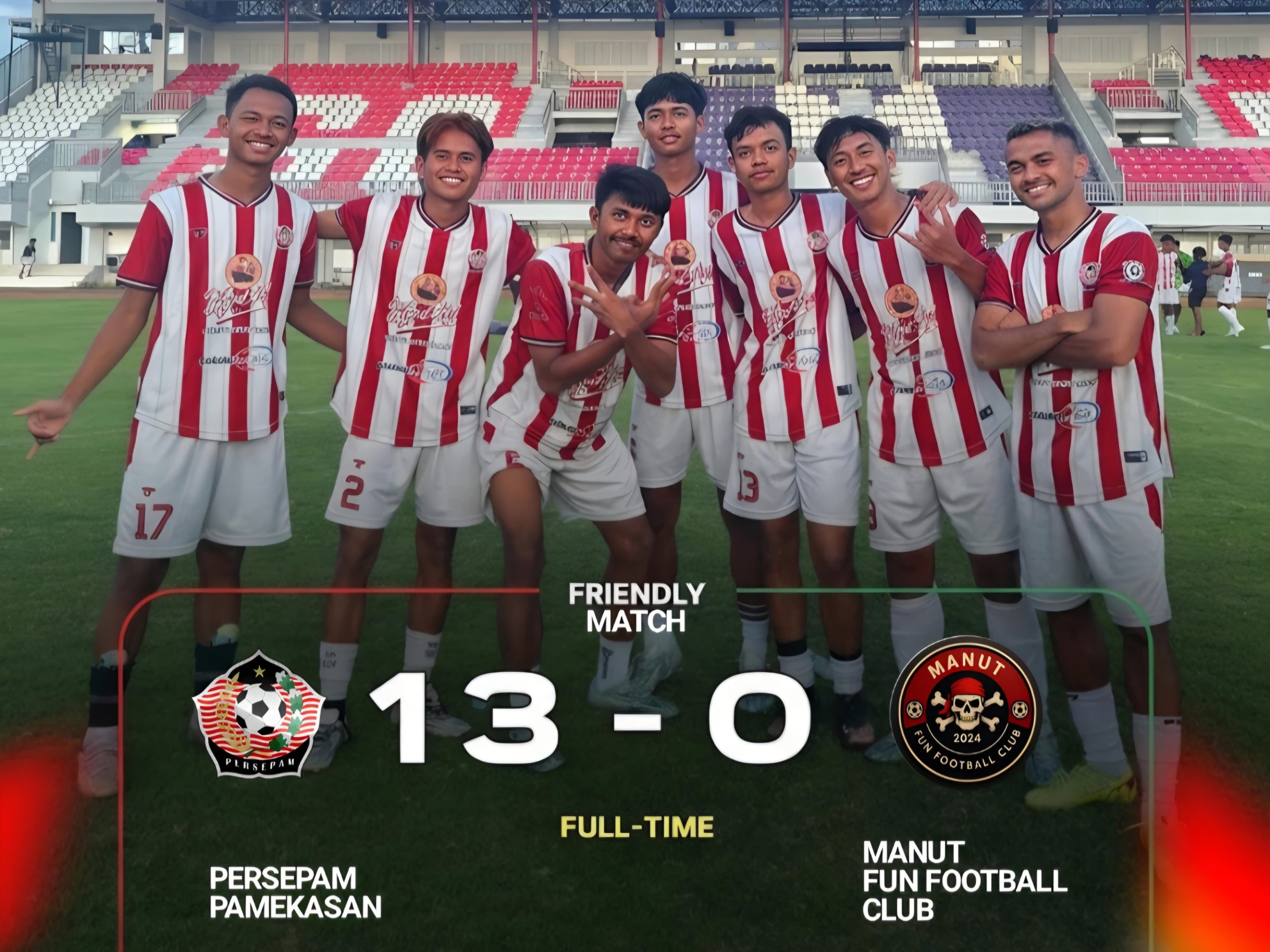 Pemain Persepam Pamekasan berpose di stadion setelah menang 13-0 melawan Manut Fun Football Club dalam laga uji coba.