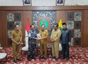 Bupati Pamekasan Terima Kunjungan Danlanal Batuporon, Perkuat Hubungan Antar Kelembagaan