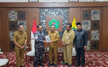 Bupati Pamekasan Terima Kunjungan Danlanal Batuporon, Perkuat Hubungan Antar Kelembagaan