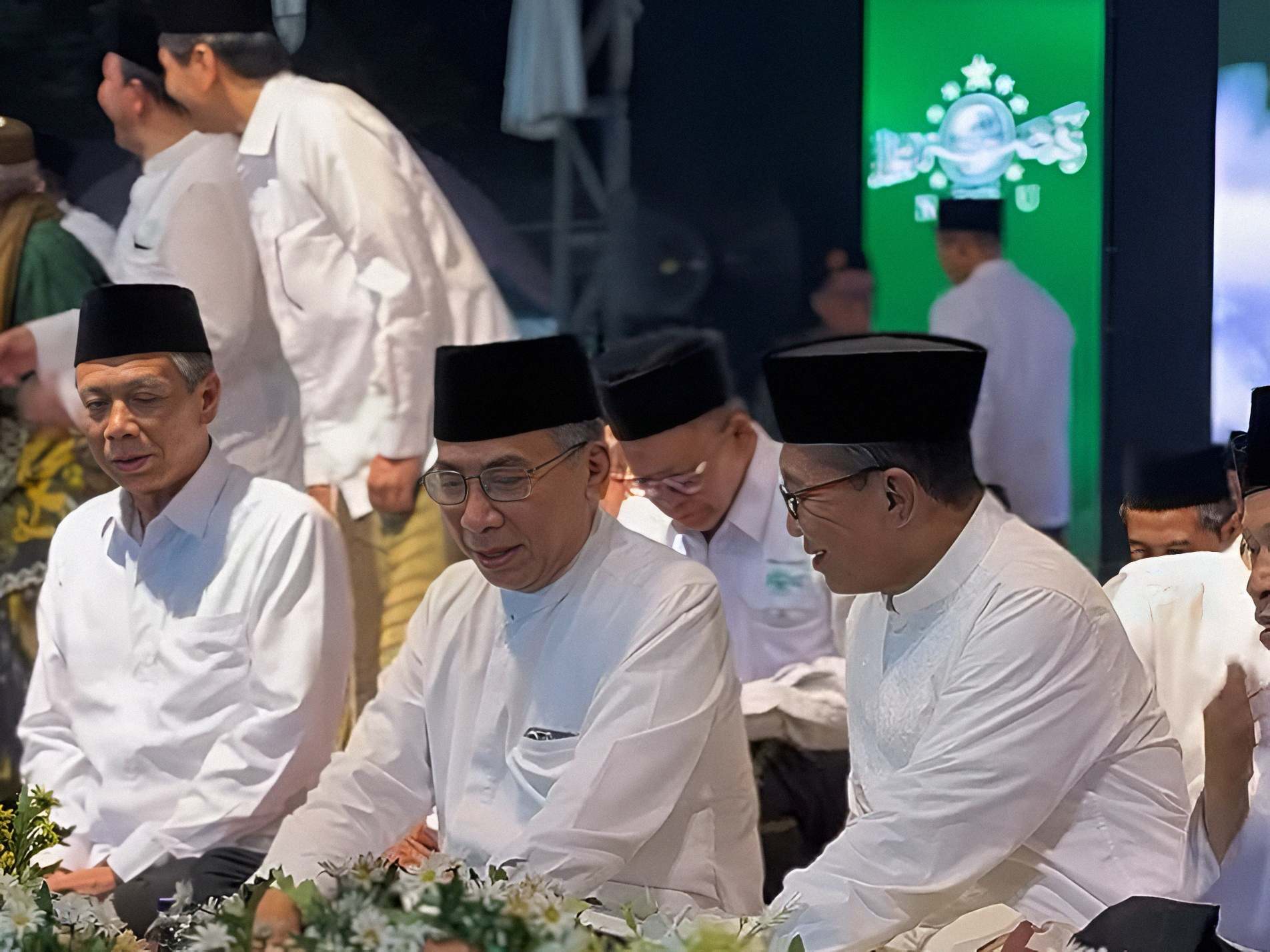 Ketua Umum PBNU KH Yahya Cholil Staquf dan Bupati Pamekasan KH Kholilurrahman menghadiri pelantikan PCNU Pamekasan di Pondok Pesantren Matsaratul Huda.