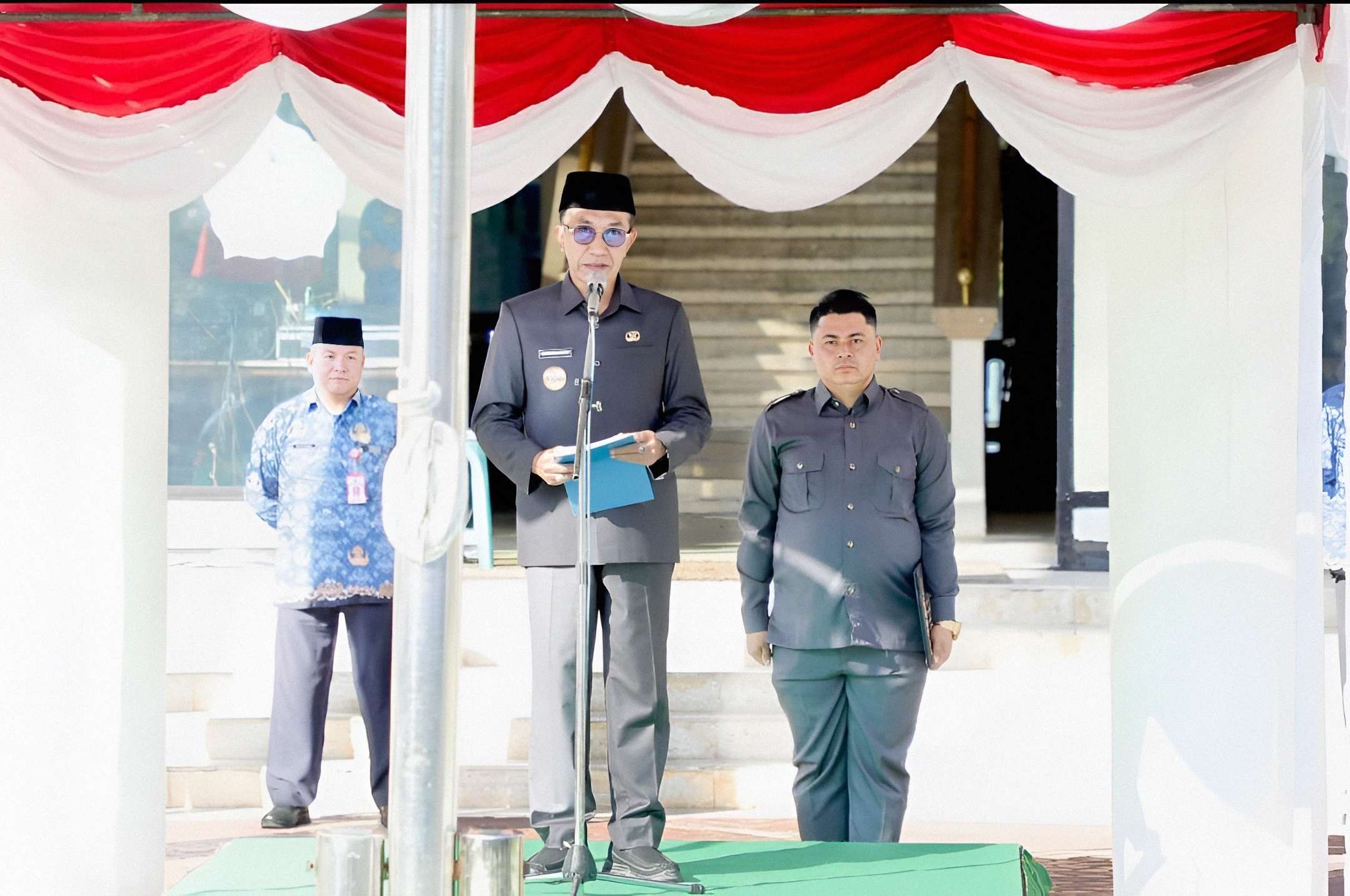 Bupati Pamekasan KH Kholilurrahman memimpin upacara peringatan Hari Kebangkitan Nasional di halaman Kantor Pemkab Pamekasan.
