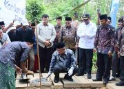 Mendikdasmen dan PC Muhammadiyah Resmikan Peletakan Batu Pertama Jembatan Ihdinas Sirotol Mustaqim di Karang Penang Sampang