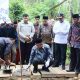 Mendikdasmen dan PC Muhammadiyah Resmikan Peletakan Batu Pertama Jembatan Ihdinas Sirotol Mustaqim di Karang Penang Sampang