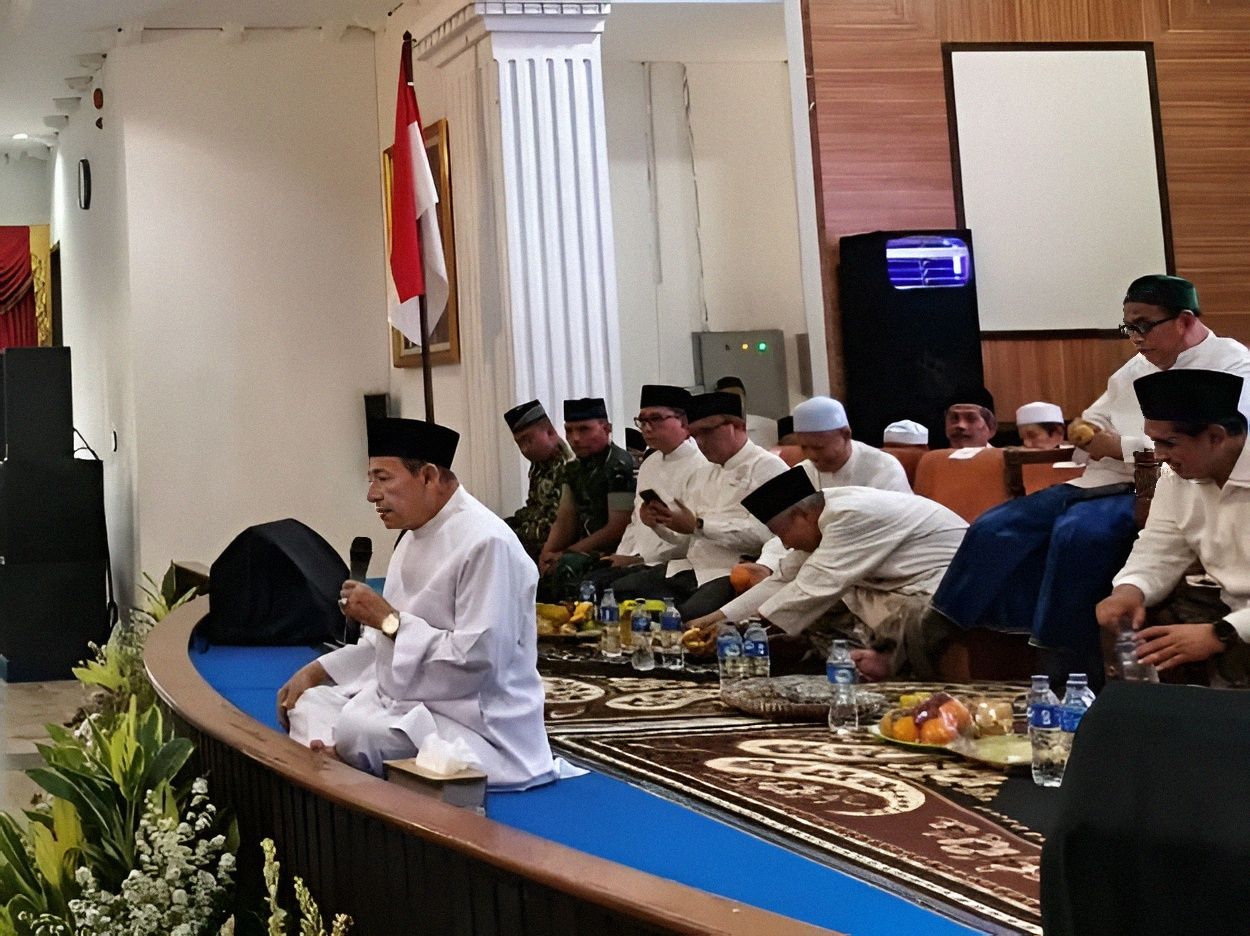 Pertemuan silaturahmi organisasi keagamaan di Subang, Habib Luthfi berbicara di hadapan peserta
