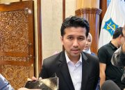 Wakil Gubernur Jawa Timur Emil Dardak berbicara kepada wartawan terkait penanganan karhutla dan strategi sekat bakar.