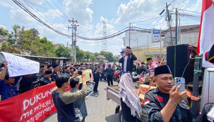 Aturan Jarak 300 Meter Jadi Polemik, Ribuan Warga Madura Datangi Polresta
